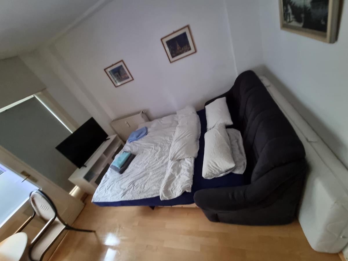 Zentrale 2 Zimmer Eg Wohnung Mit Balkon 莱比锡 外观 照片